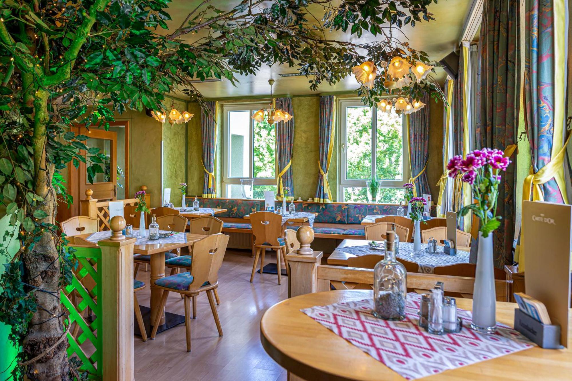 Landhotel Zum Niestetal ภายนอก รูปภาพ