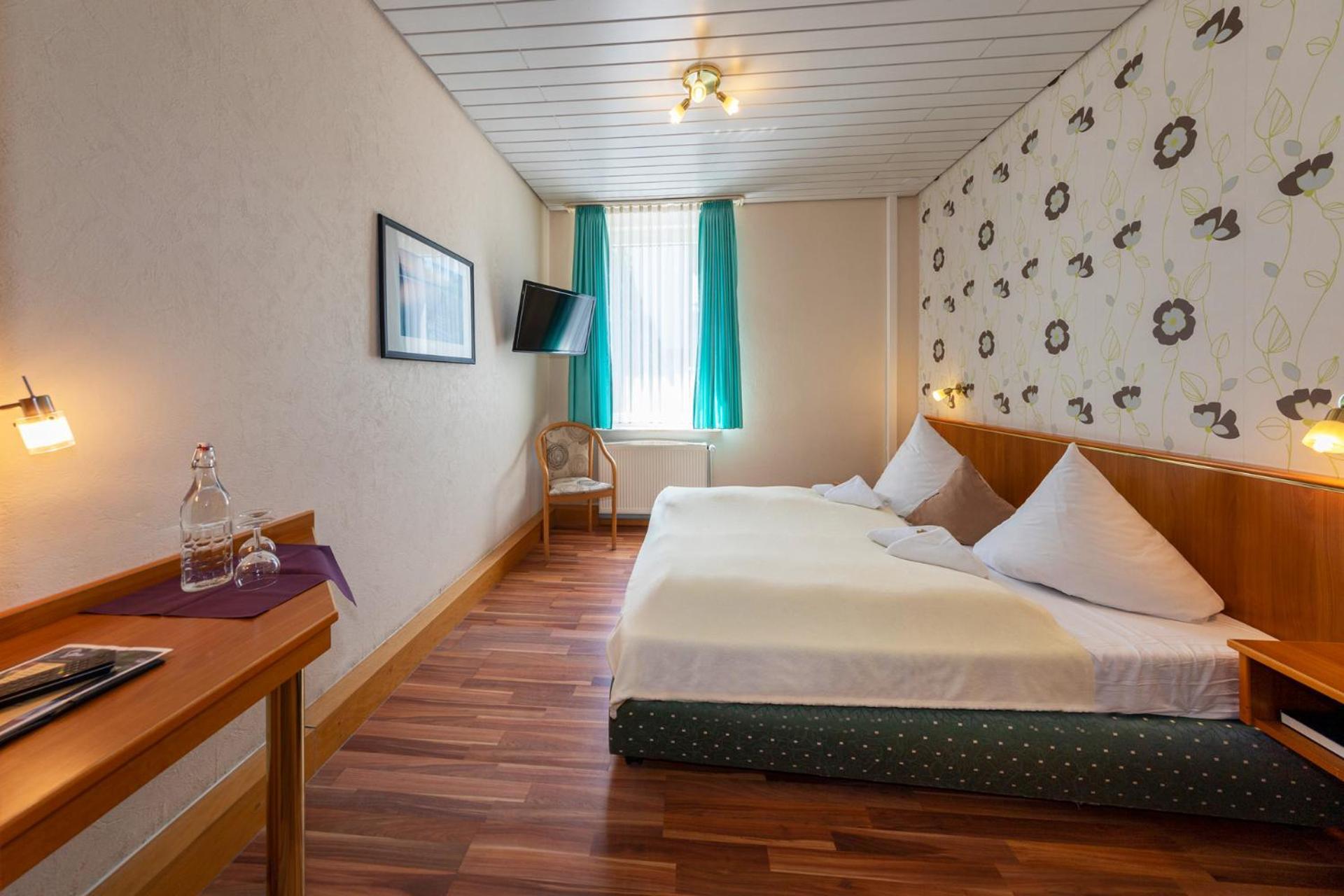 Landhotel Zum Niestetal ภายนอก รูปภาพ